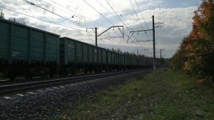 Пассажирские и грузовые поезда летом