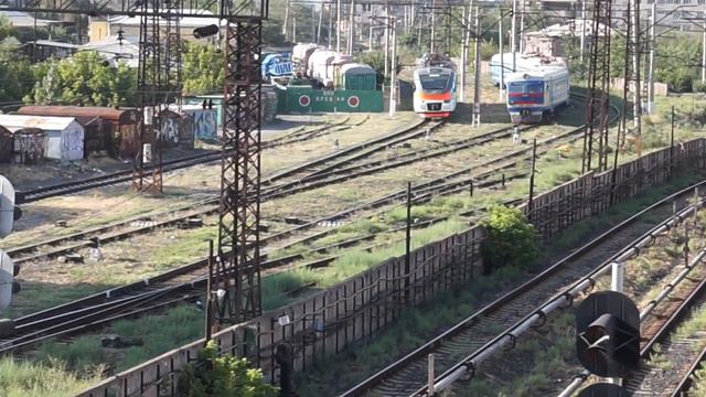 Подача под посадку электропоезда ЭП2Д на ст. Ереван.Вид с моста смотреть онлайн