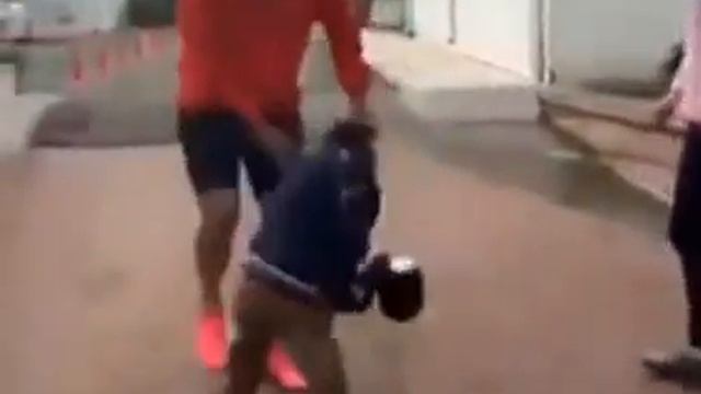 Махач один против троих