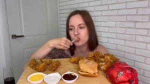 МУКБАНГ КФС ОСТРЫЕ КРЫЛЫШКИ Бургер  MUKBANG KFC ПЕРЕКРЕСТОК ОТВЕТЫ НА ФОПРОСЫ ШЕФ БУРГЕР
