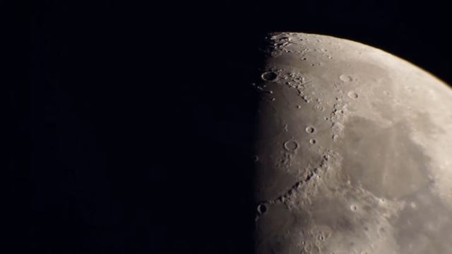 Luna al telescopio Skywatcher Skyliner Flextube 12" 305mm (test) смотреть онлайн