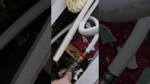 Лопнула труба отопления в квартире / Разморозило металлопластиковую трубу / Первая помощь