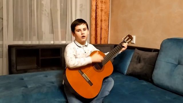 Детство, детство! Егор играет на гитаре смотреть онлайн
