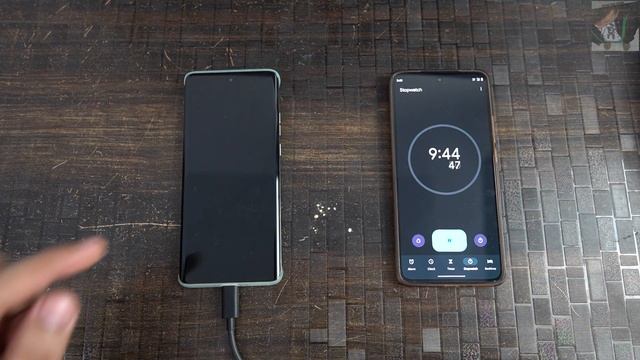 Moto edge 40 neo 0 to 100% battery charging test and timing with included 68w charger, Turbo charge смотреть онлайн