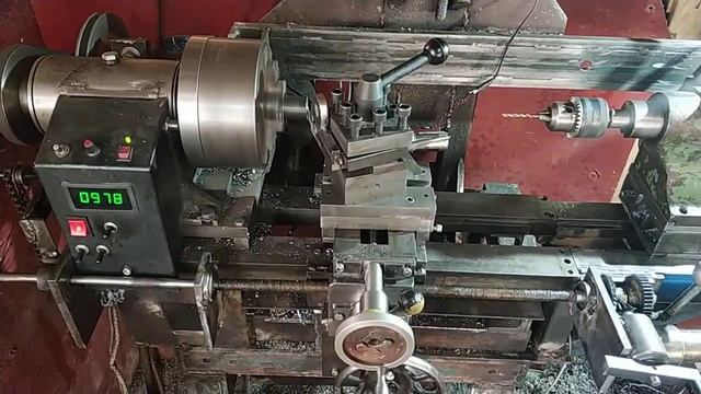 Токарный станок своими руками, поперечная и продольная автоподача. Homemade lathe metal смотреть онлайн