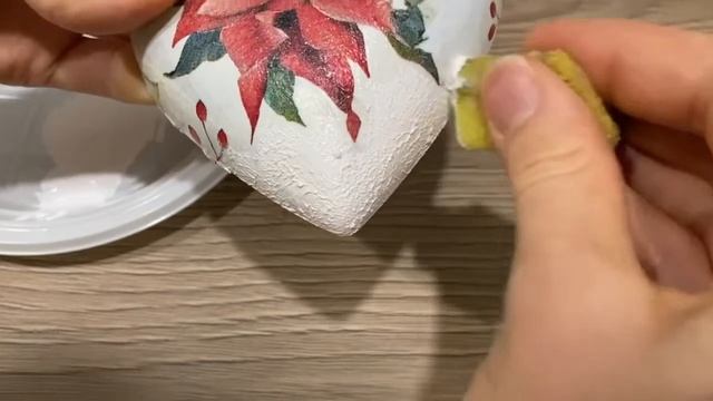 Новогодняя игрушка на ёлку в смешанной технике смотреть онлайн