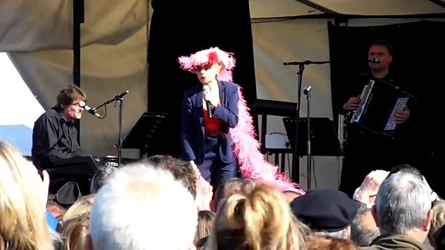 Annie Cordy Tata Yoyo смотреть онлайн