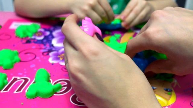 КИНЕТИЧЕСКИЙ ПЕСОК цветной с формочками KINETIK SAND - распаковка смотреть онлайн