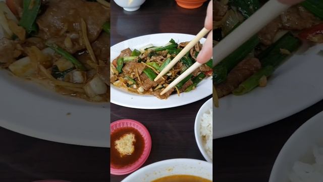 Обед в китайском кафе для местных. Сколько стоит.