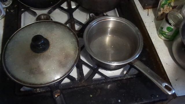 Мясо куриные грудки в сметанном соусе с макаронами со сливочным маслом на обед готовлю. смотреть онлайн