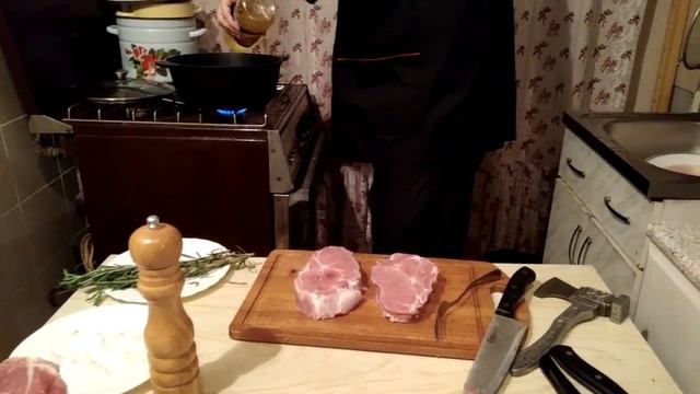 Как пожарить вкусный стейк из свиной шей дома. Повар покажет и расскажет. смотреть онлайн