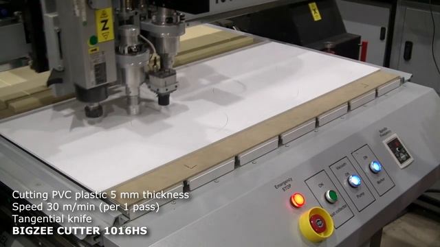 BIGZEE CUTTER cutting plastic PVC 5 mm thickness with speed 30 m/min (per 1 pass) FAST CUTTING! смотреть онлайн