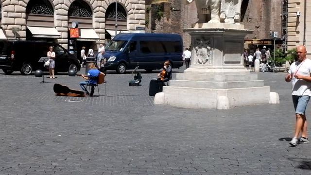 Cellist in Piazza Santa Maria Sopra Minerva 2 смотреть онлайн