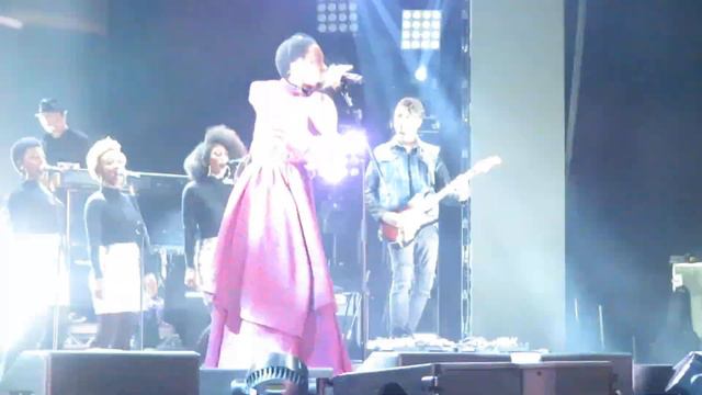 Lauryn Hill - Lost Ones Live @ SSE Arena Wembley London 17/12/18 смотреть онлайн
