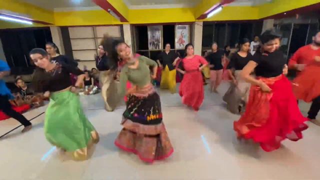 Moti Veraana | Amit Trivedi | Osman Mir | Garba Workshop | Anushka Dey Choreography смотреть онлайн