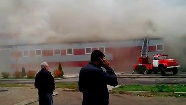 Пожар торговый центр в Тутаеве #1 смотреть онлайн