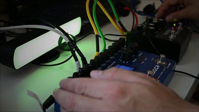 Ambient Sketch #33 - Ambient guitar looping смотреть онлайн