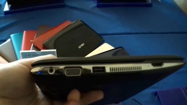 ASUS Eee PC 1025C Hands On at CES 2012 смотреть онлайн