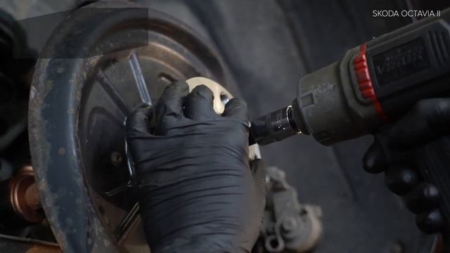 Как да сменим задни лагер главина / задни колесен лагер на OCTAVIA (1Z5) [ИНСТРУКЦИЯ AUTODOC] смотреть онлайн