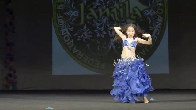 Аделина Диниуллова. Табла. 13й чемпионат по восточным танцам г. Уфа. 14.04.18 смотреть онлайн