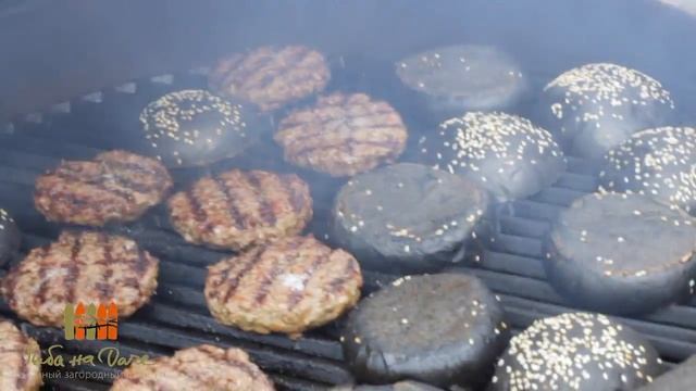 Бургеры на гриле GREEN EGG. смотреть онлайн