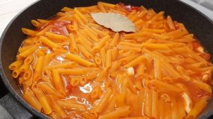 Макароны с курицей на сковороде. Сытный и очень вкусный рецепт макарон для всей семьи.