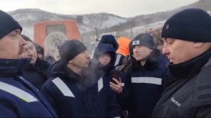 ПОСМОТРИ : В КАКУЮ СИТУАЦИЮ ПОПАЛИ МУЖИКИ НА ЭЛЬГЕНСКОМ МЕСТОРОЖДЕНИЕ УГЛЯ,А ВЕДЬ ДАВНО ВСЕ ЗНАЛИ 🤷