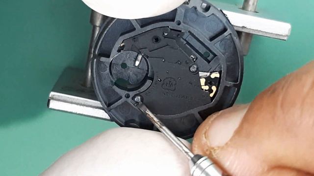 What's Inside? How To Disassemble ETA 805.112 Swiss Quartz Movement | SolimBD смотреть онлайн