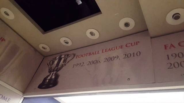 Manchester United Old Trafford Stadium Tour & Museum смотреть онлайн