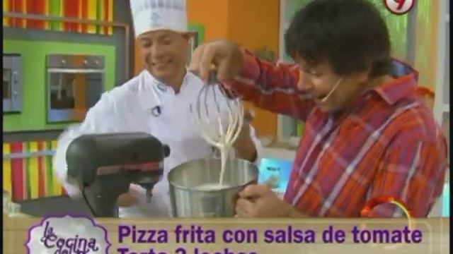 Pizza frita con salsa de tomate y torta de 3 leches смотреть онлайн