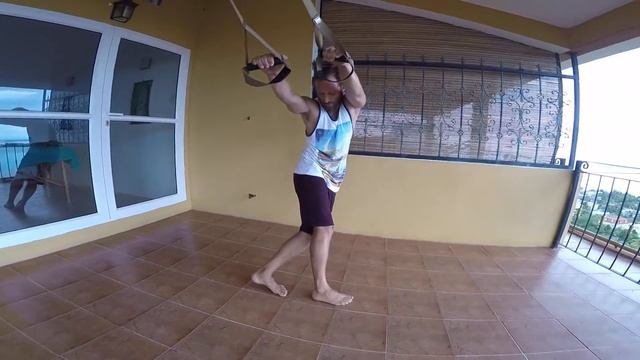 Растягиваемся на TRX ? Минутка знаний с Дмитрием Евсеевым смотреть онлайн