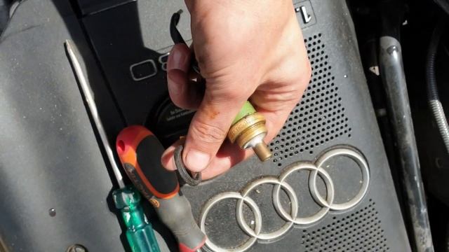 Замена датчика температуры и вентилятора на Ауди А4 1.8Т B6