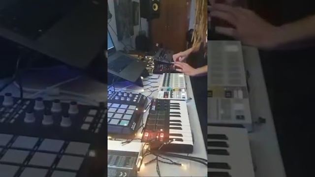 Day 8 (day late) Happy #Jamuary2019 - Improvised Live PA: Fresh Dub! смотреть онлайн