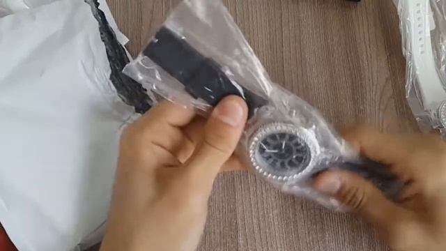 Светящиеся часы,часы за 1 доллар, смотреть онлайн