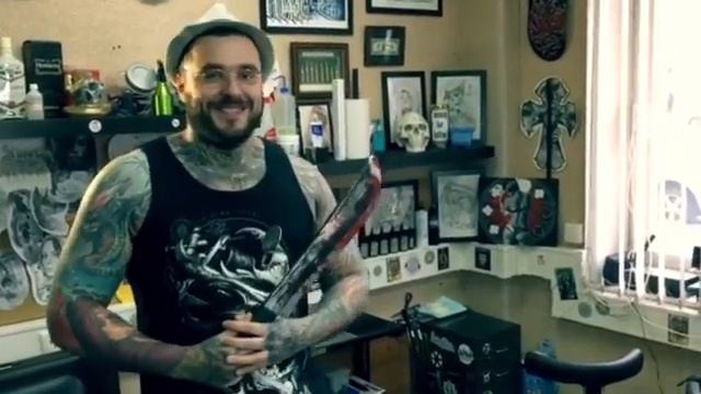 УДАЛЕНИЕ ТАТУИРОВОК С ПОМОЩЬЮ МАЧЕТЕ! НОВЫЙ МЕТОД! смотреть онлайн