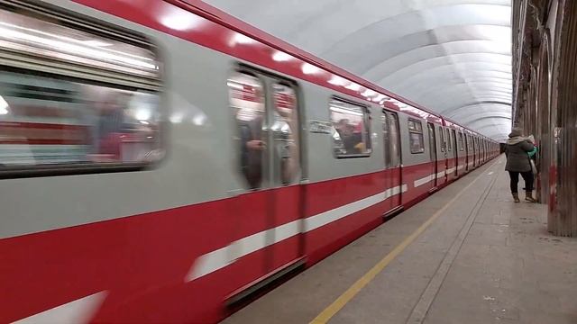 Отправление поезда 81-722.1 со станции метро Академическая #метро смотреть онлайн