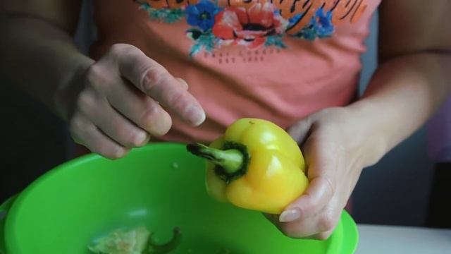 Как легко почистить #перец без ножа. Самый лёгкий и #простой способ. #Лайфхак смотреть онлайн