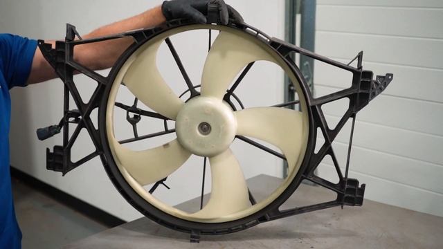 AC Stopped Blowing Cold in Your Car or Truck? Easily Check if the Cooling Fan Is Broken смотреть онлайн