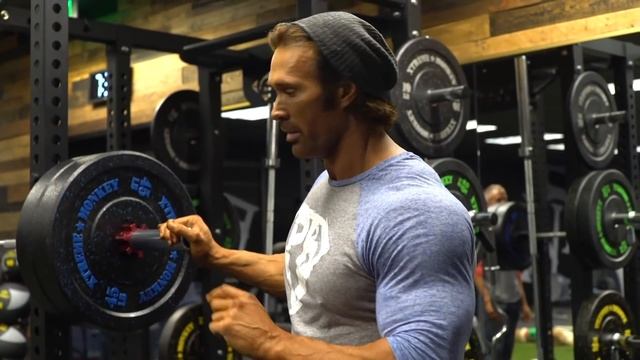 Майк О'Хёрн. ИДЕАЛЬНЫЕ ПРИСЕДАНИЯ. Не растут ноги, плохая генетика, болят колени? Тренировка ног смотреть онлайн