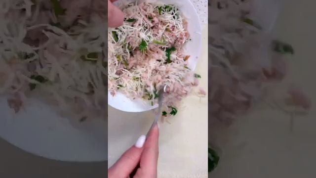 Палочки из слоёного теста с ветчиной и сыром??Оцените рецепт комментарием ???#завтраки смотреть онлайн