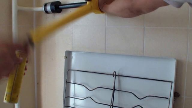 Нарезание резьбы в труднодоступных местах на газовой трубе клуппом REMS. смотреть онлайн