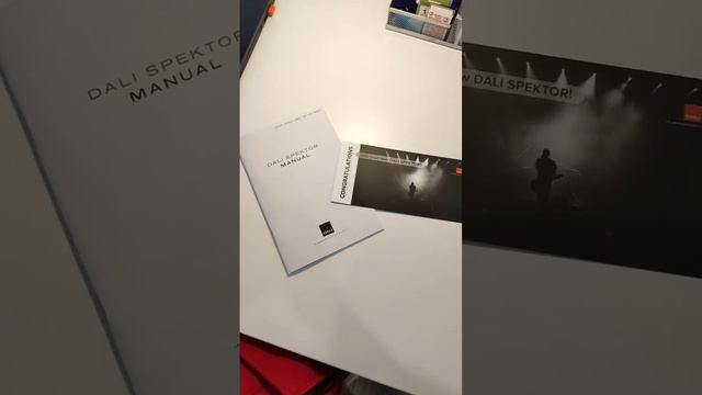 DALI SPEKTOR 2 WHITE UNBOXING смотреть онлайн