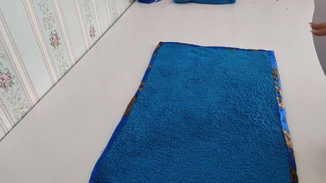 Не спешите выкидывать старый махровый халат. Он будет отлично смотреться у Вас на полу