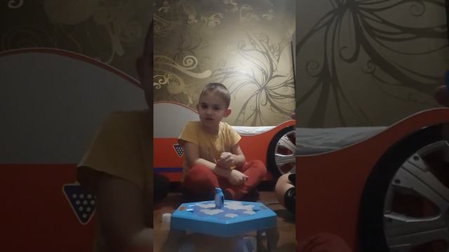 играем в чья льдина крепче смотреть онлайн