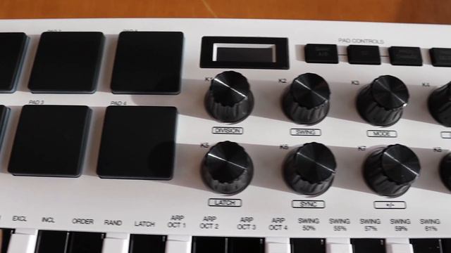 AKAI Professional MPK Mini MK3 Unboxing! смотреть онлайн