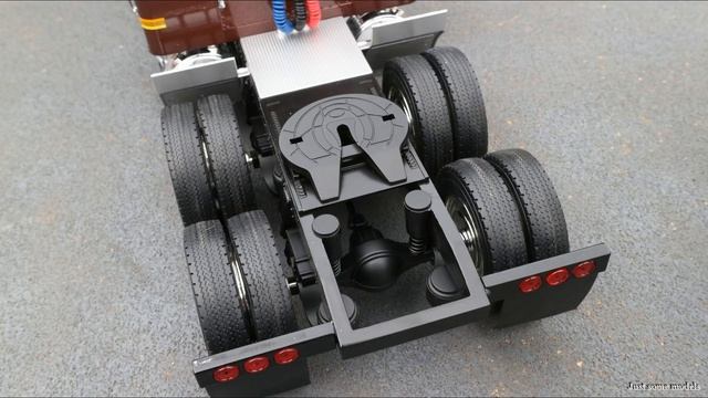 1:18 Peterbilt 359 1967 Truck, Brown - Road Kings [Unboxing]