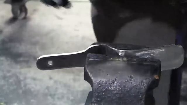 Простой и нужный инструмент для рихтовки из куска металла смотреть онлайн