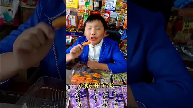 熊孩子挑战吃辣条，觉得小卖铺都不够辣，大聪明都奔溃了！【童年小卖部】 смотреть онлайн