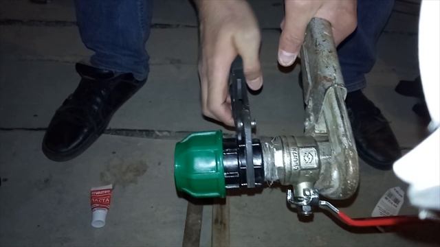 Установка крана на ПНД трубы! / Installation Of A Crane On HDPE Pipes!