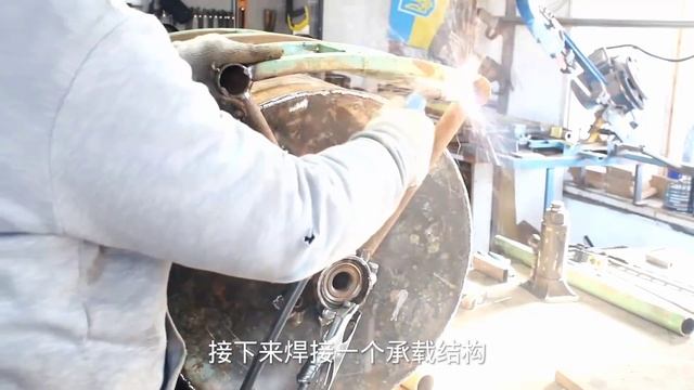 小伙用铁桶制作出混凝土搅拌装置，操作方便，搅拌效率非常高 смотреть онлайн